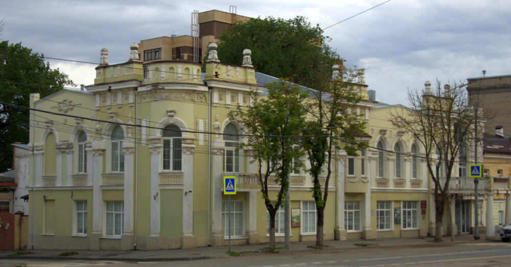 Дом № 14/2 на площади Свободы